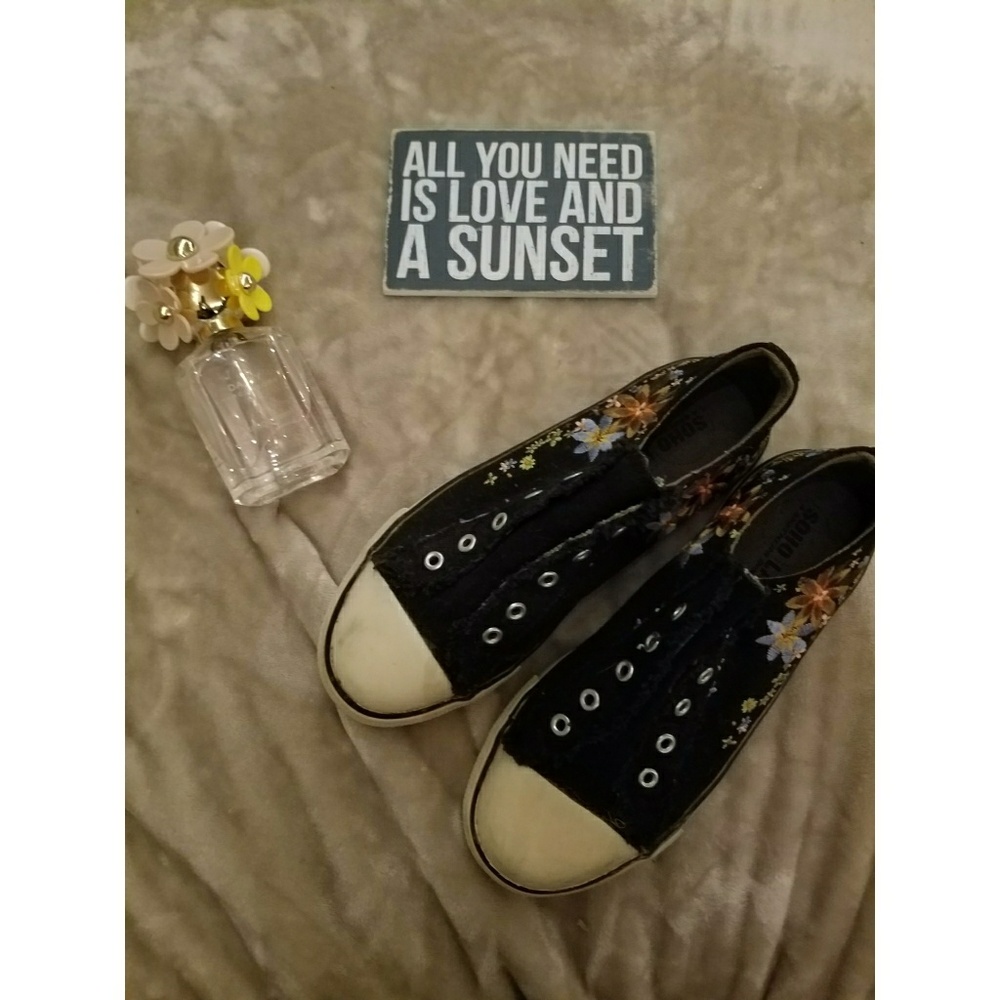 Soho Lab *Converse* Sneakers
